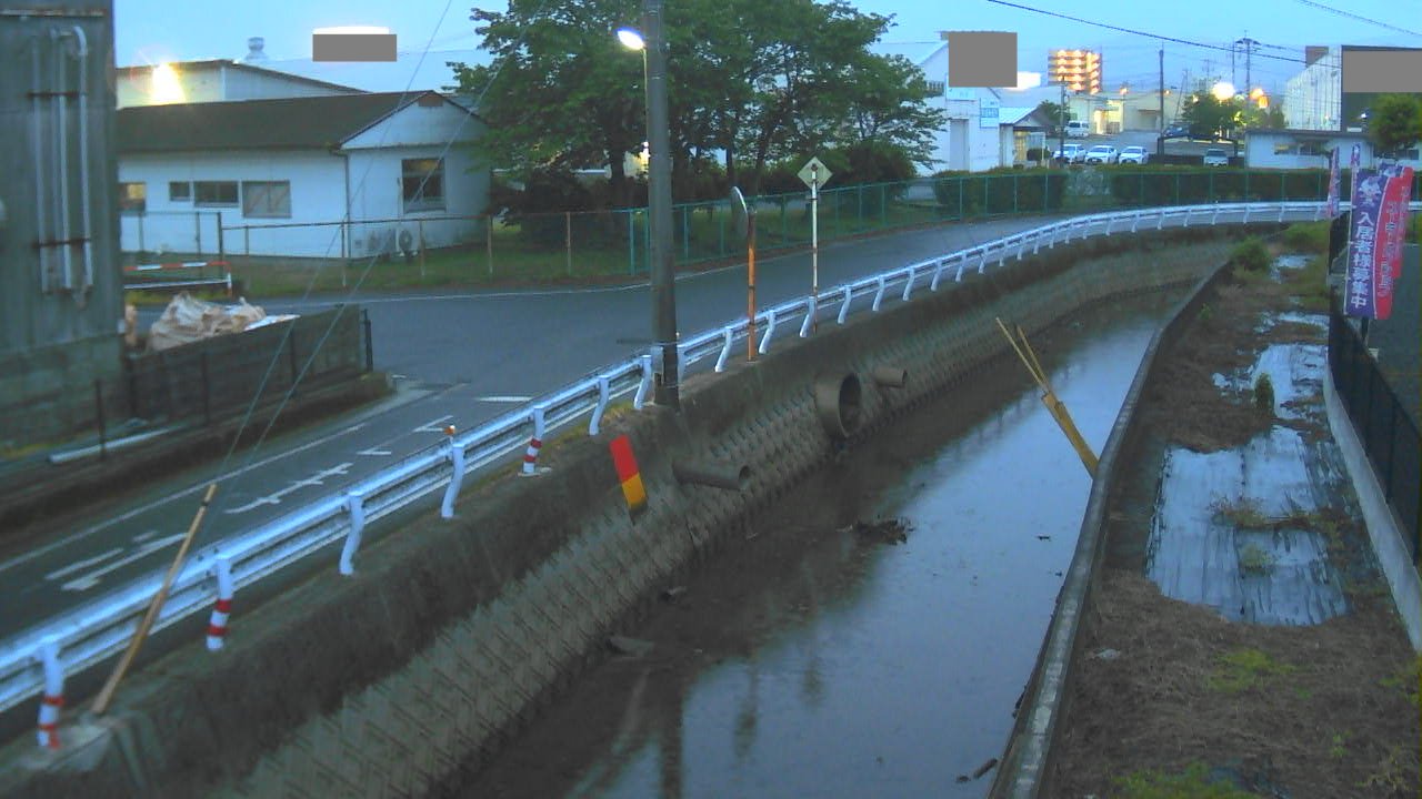 宇土市岩古曽町　曽畑川（中橋）