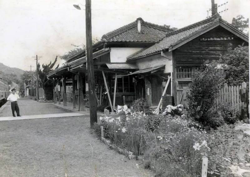 昭和39年6月3日JR網田駅　駅舎の写真