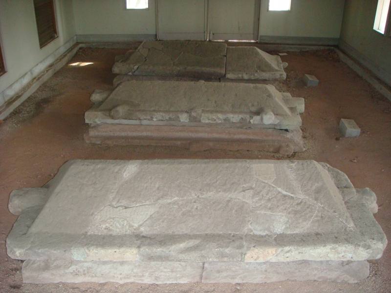 楢崎古墳石棺の写真