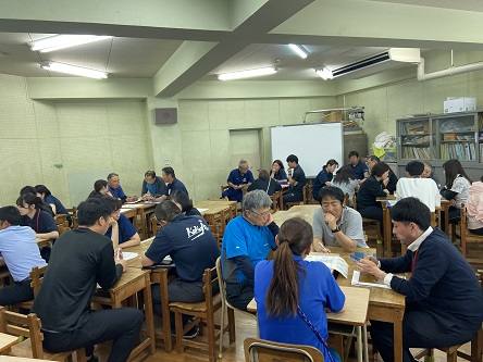 生徒のために！」——熱く、真剣な校内研修の風景｜宇土市立鶴城中学校