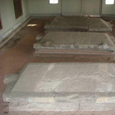 楢崎古墳石棺の写真